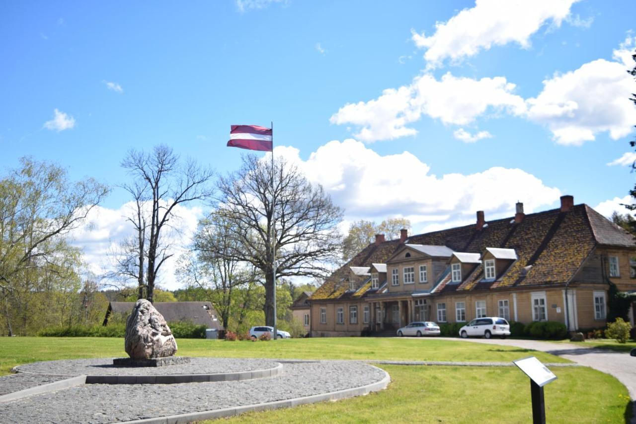 Kalna Ligzda Hotel Smiltene Kültér fotó